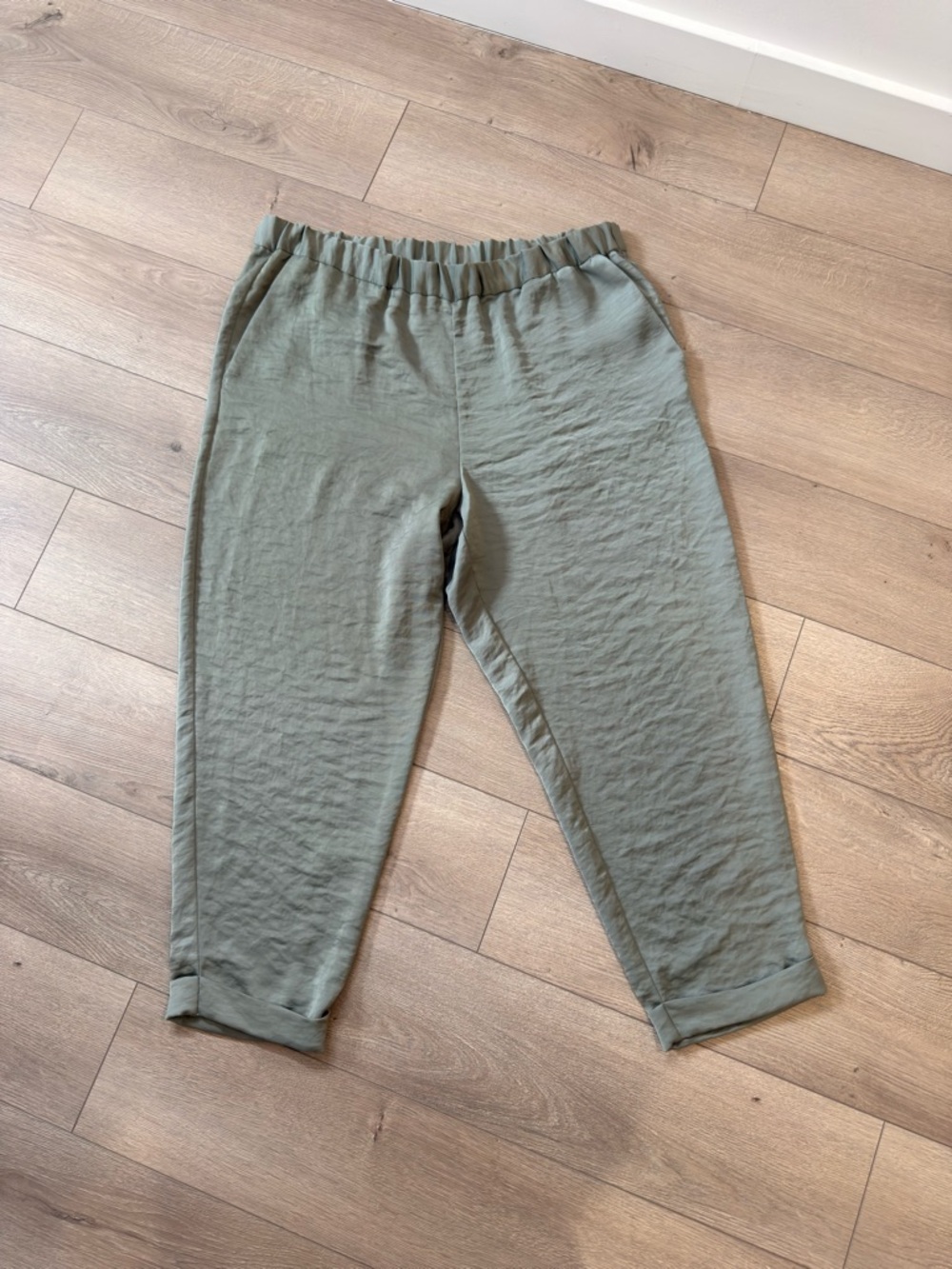 Vince Camuto Sage Green Elastic Waist Joggers
